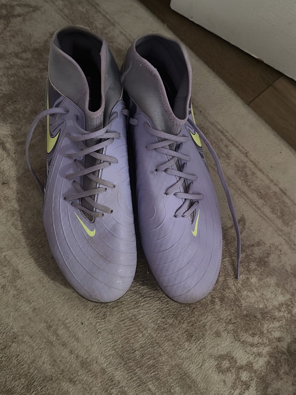 Nike Men’s Lavender Soccer Cleats with Neon Yellow Swoosh